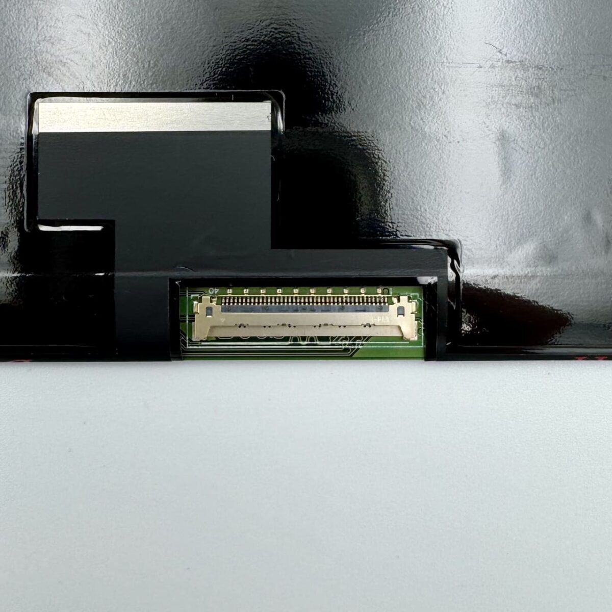 NE140QDM-NX1 40-pin eDP connector detail