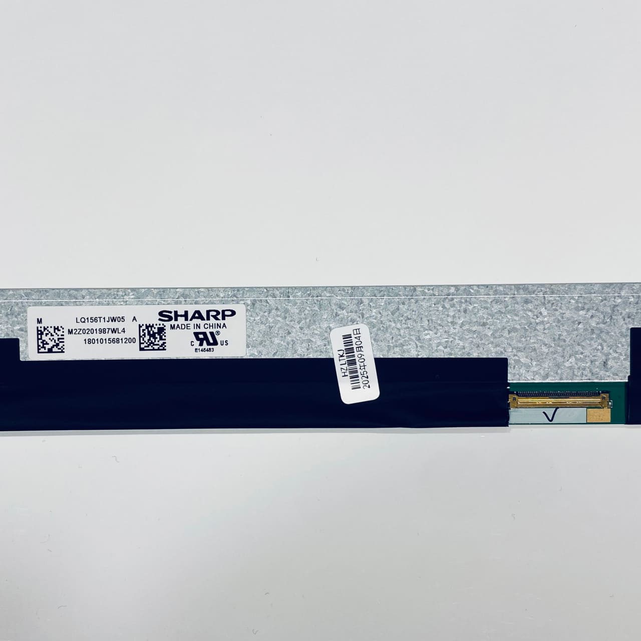 Sharp LQ156T1JW05 label and connector 40 pin close-up – FixLaptop Tbilisi Sharp LQ156T1JW05 label and connector 40 pin close-up – FixLaptop Tbilisi